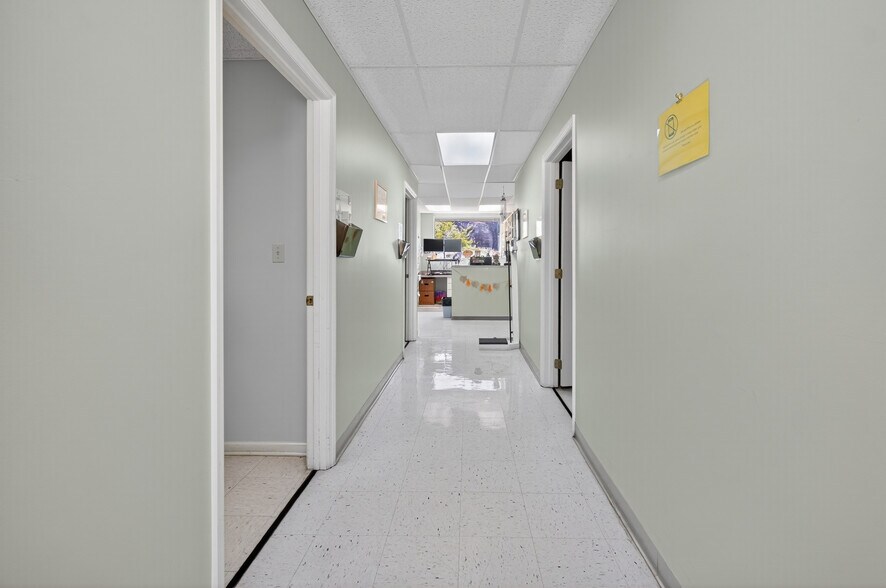 More Photos Of 207 Elk Ave S, Fayetteville Office For Sale