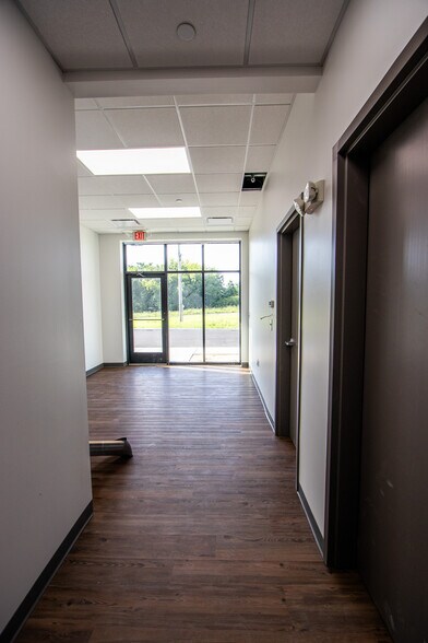 More Photos Of 181 Newland Rd, Columbia Warehouse For Lease