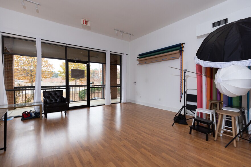 More Photos Of 2436 E University Dr, Auburn Storefront Retail Office For Lease