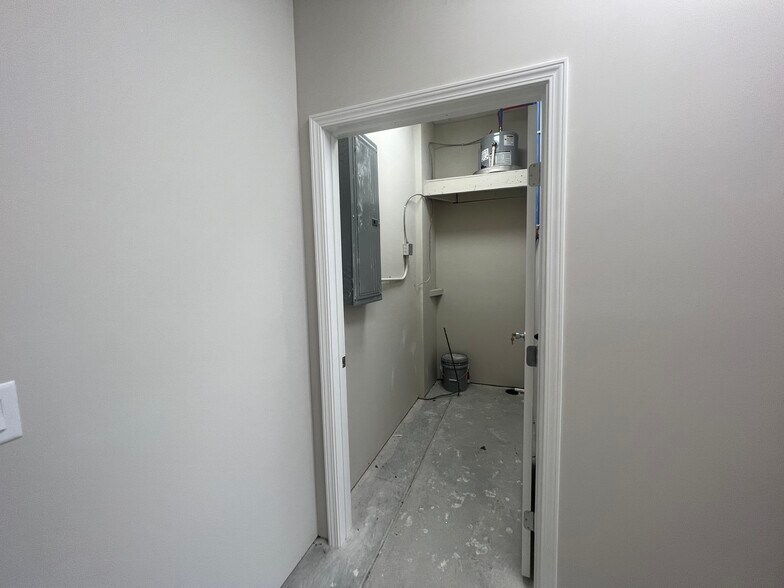 More Photos Of 3519 E Central Ave, Wichita Storefront For Lease