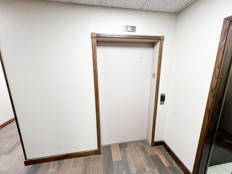 More Photos Of 2408 N Big Spring St, Midland Office For Sale