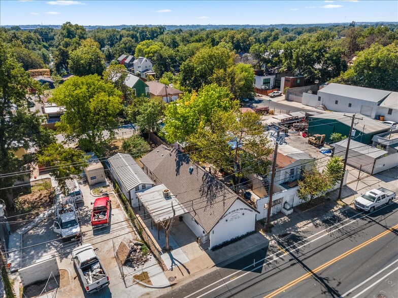 More Photos Of 2607 E 5th St, Austin Religious Facility For Sale
