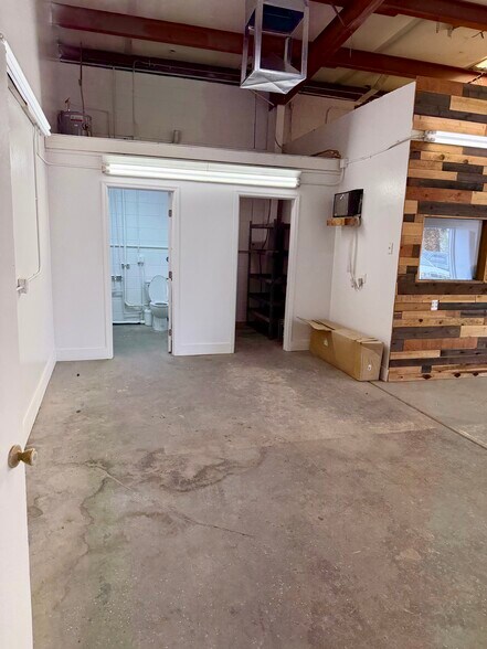 More Photos Of 625 W Broadway Rd, Mesa Service For Lease