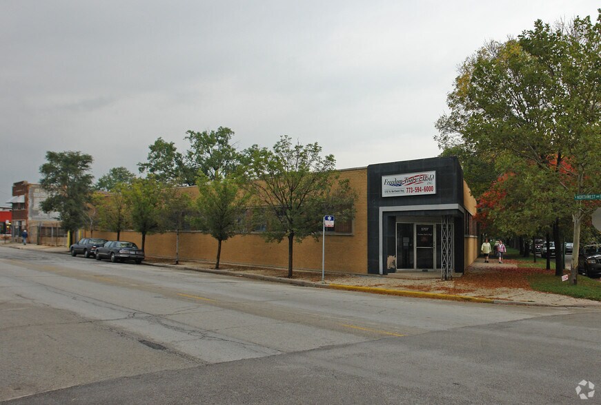 More Photos Of 5707 N Northwest Hwy, Chicago Manufacturing For Sale