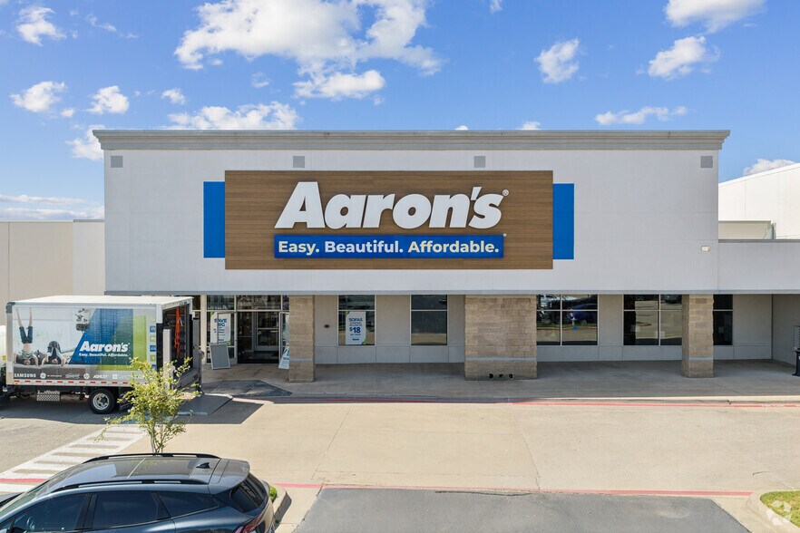 More Photos Of 1309-1323 W Pipeline Rd, Hurst General Retail For Sale