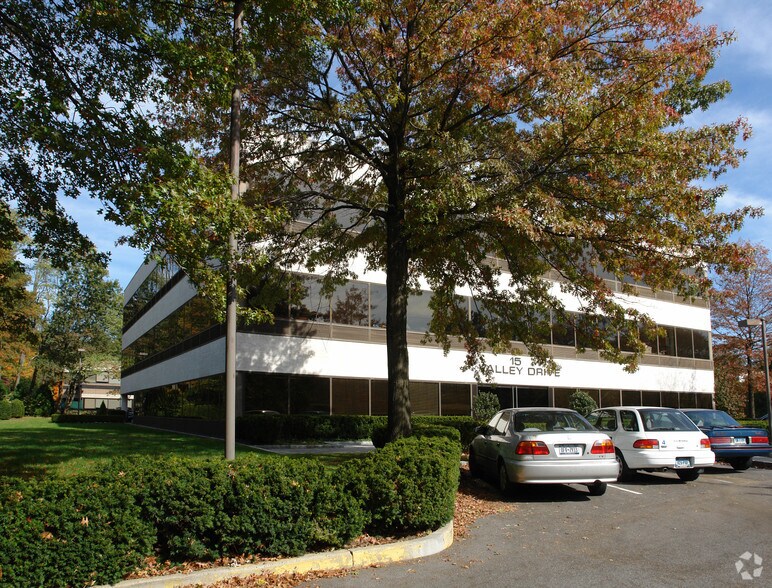More Photos Of 15 Valley Dr, Greenwich Medical For Lease