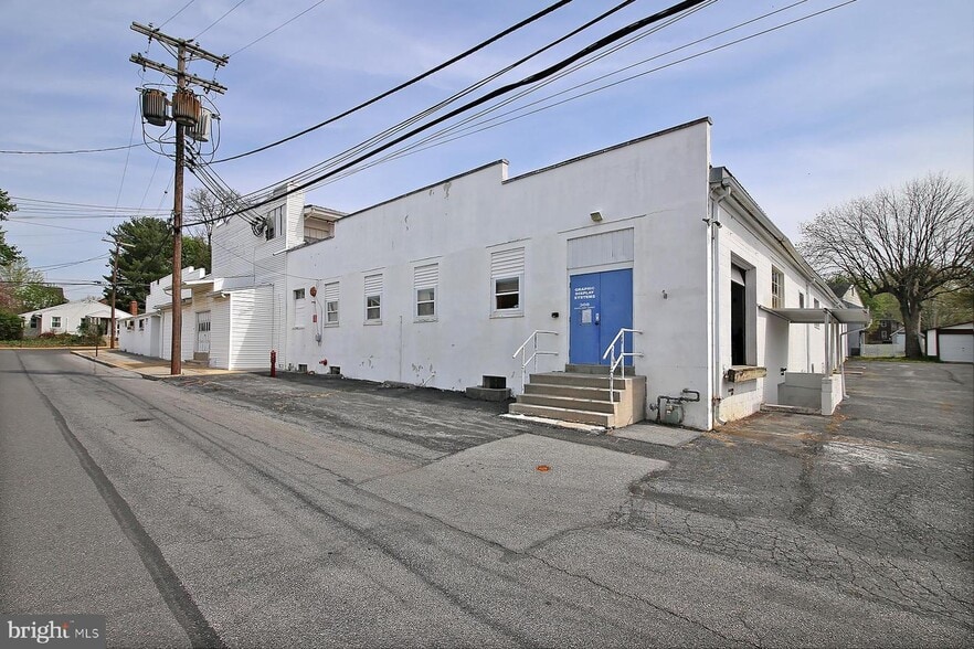 More Photos Of 308 S 1st St, Lebanon Warehouse For Sale