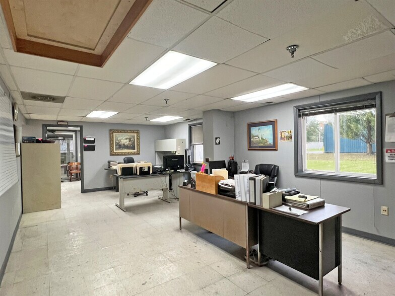 More Photos Of 711 Beaver Rd, Girard Warehouse For Sale