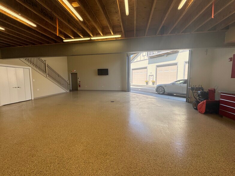 More Photos Of 2256 Ferry Rd, Naperville Flex For Sale