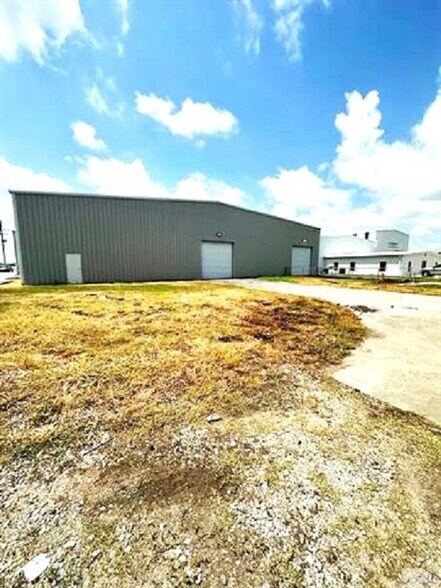 More Photos Of 2160 Grand Caillou Rd, Houma Distribution For Lease
