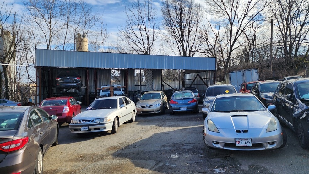 More Photos Of 2405 22nd St NE, Washington Auto Repair For Sale
