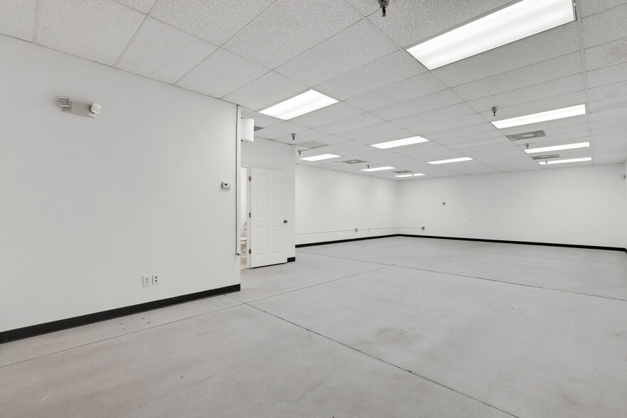 More Photos Of 1925-1963 Barber Rd, Sarasota Warehouse For Sale