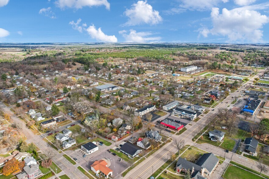 More Photos Of 613 Broadway, Wisconsin Dells Loft Creative Space For Sale