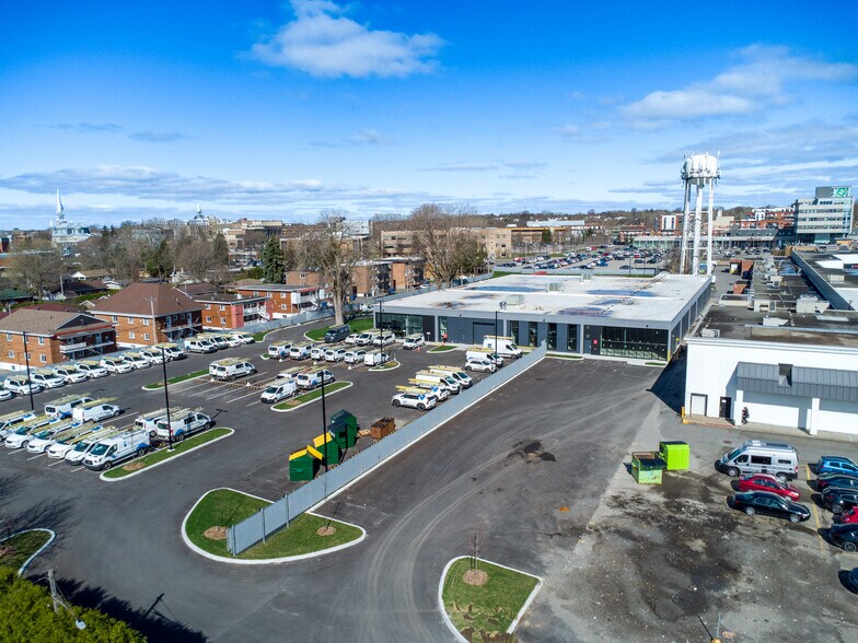 More Photos Of 99 Boul Du Curé-Labelle, Sainte-therese Flex For Lease