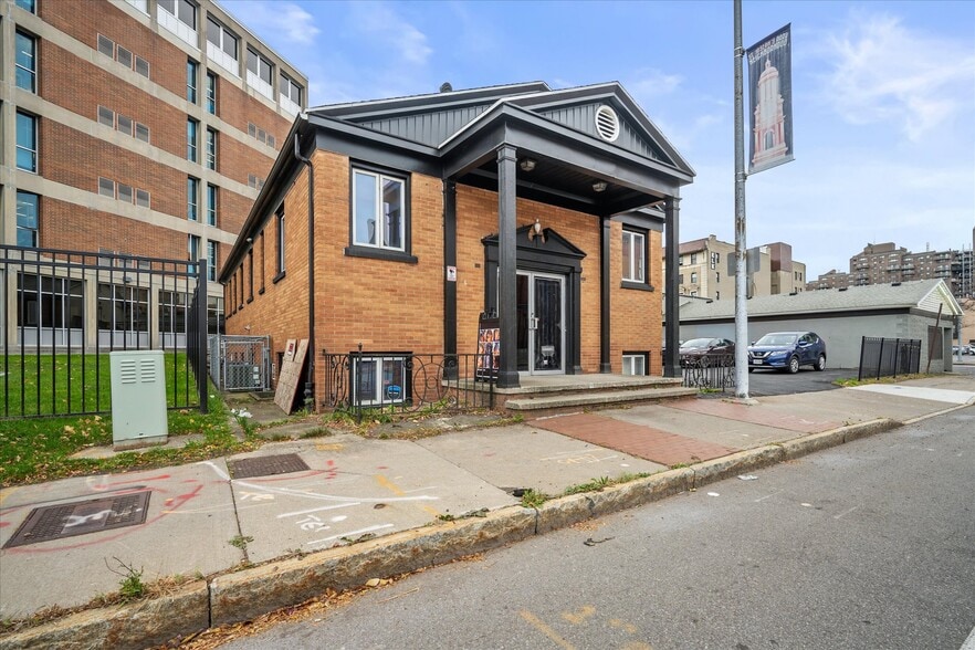 More Photos Of 287 Andrews St, Rochester Medical For Sale