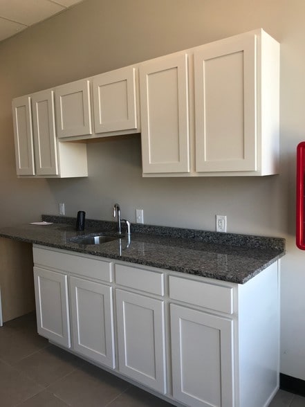 More Photos Of 1850 SW Plaza Shops Ln, Ankeny Storefront For Sale