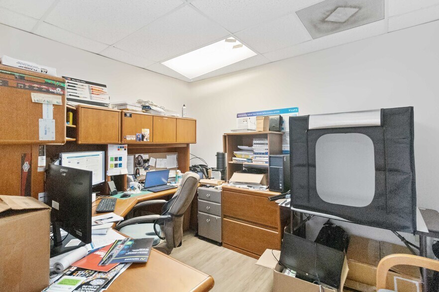 More Photos Of 1076 Florida Central Pky, Longwood Warehouse For Lease