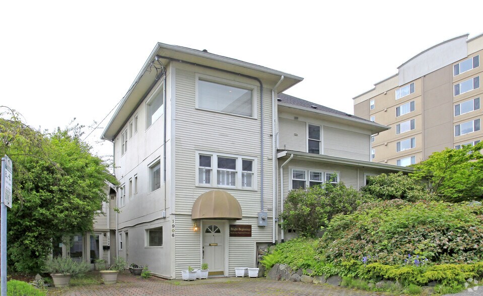 Primary Photo Of 3101 Oakes Ave, Everett Office For Lease