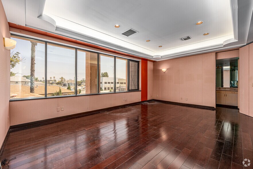 More Photos Of 1235 S Garfield Ave, Alhambra Loft Creative Space For Lease