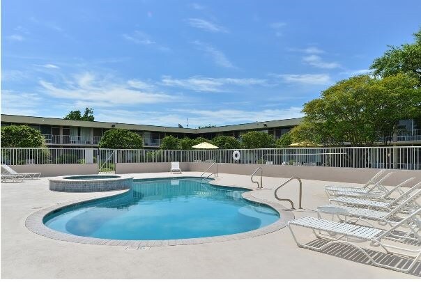 More Photos Of 10455 Reiger Rd, Baton Rouge Hotel For Sale