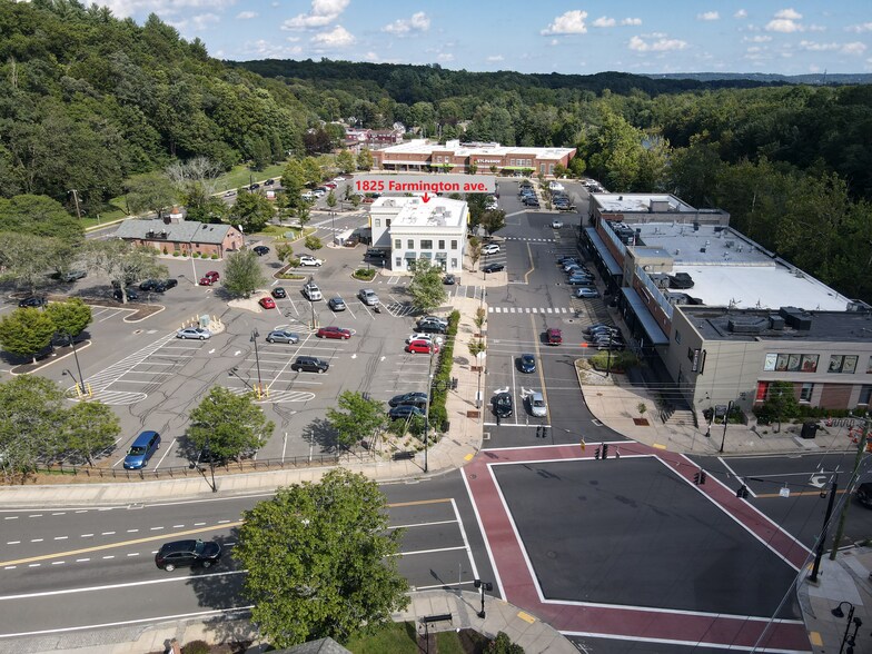 More Photos Of 1825 Farmington Ave, Unionville Office For Lease