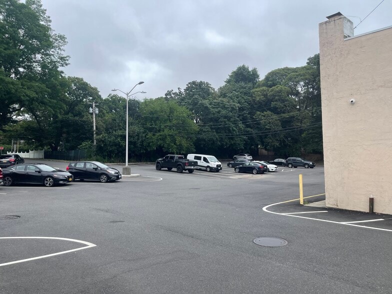 More Photos Of 419-437 Hawkins Ave, Ronkonkoma Storefront For Lease