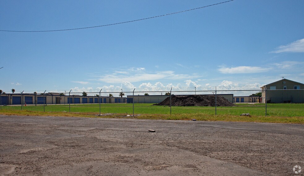 More Photos Of 8041 S Padre Island Dr, Corpus Christi Self Storage For Lease