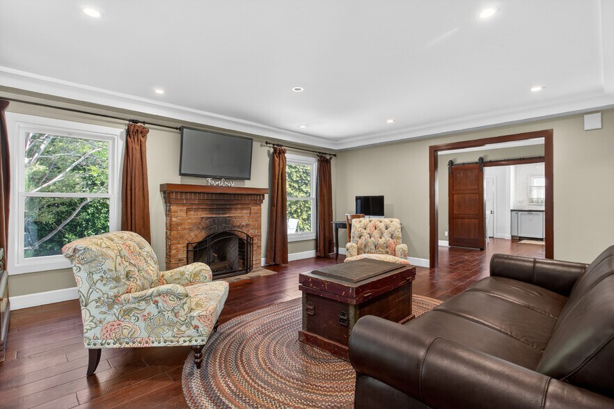More Photos Of 17066 Palmdale Ln, Huntington Beach Contractor Storage Yard For Sale