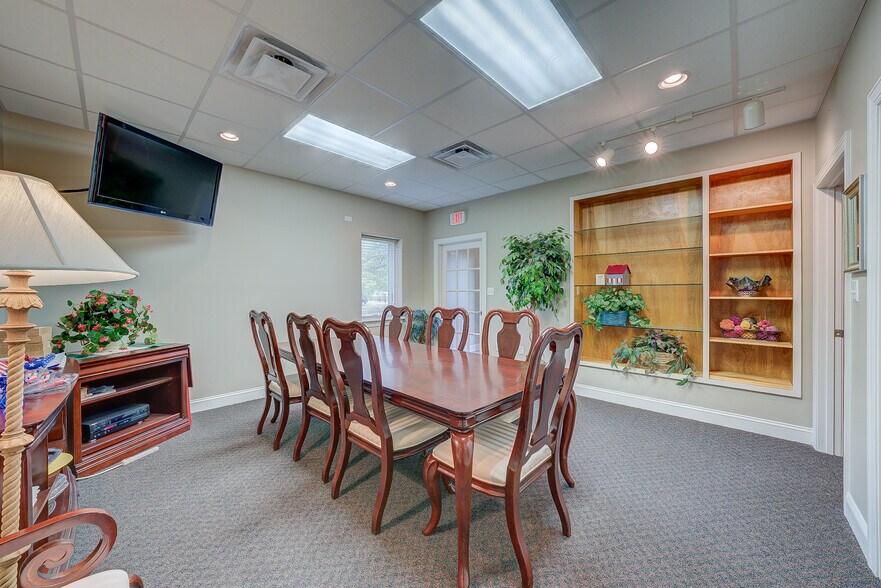 More Photos Of 1129 Thomas Jefferson Rd, Forest General Retail For Sale