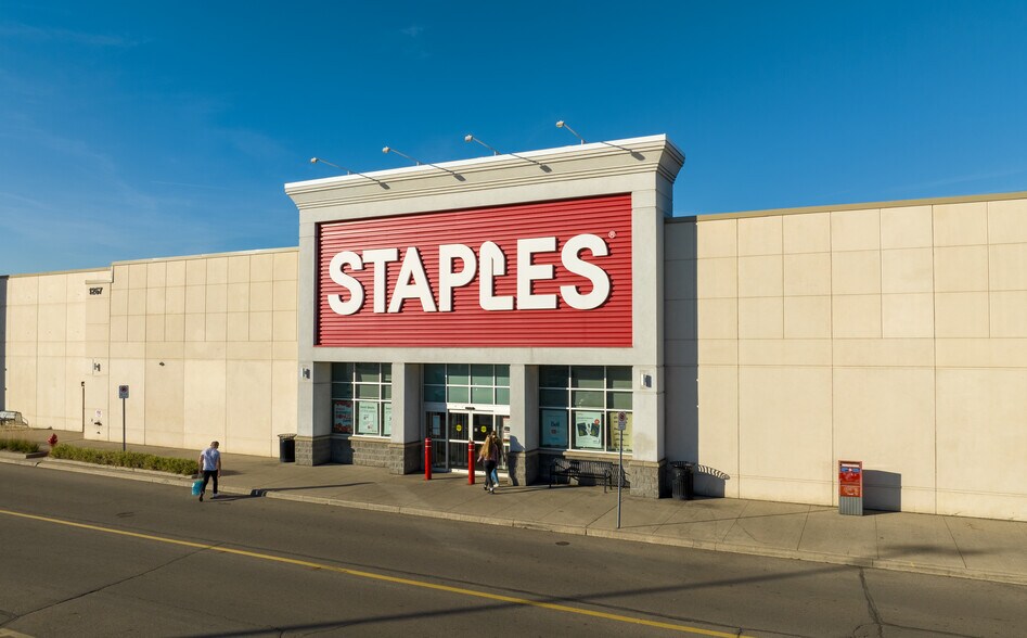 More Photos Of 1111-1321 Barton St, Hamilton Unknown For Lease