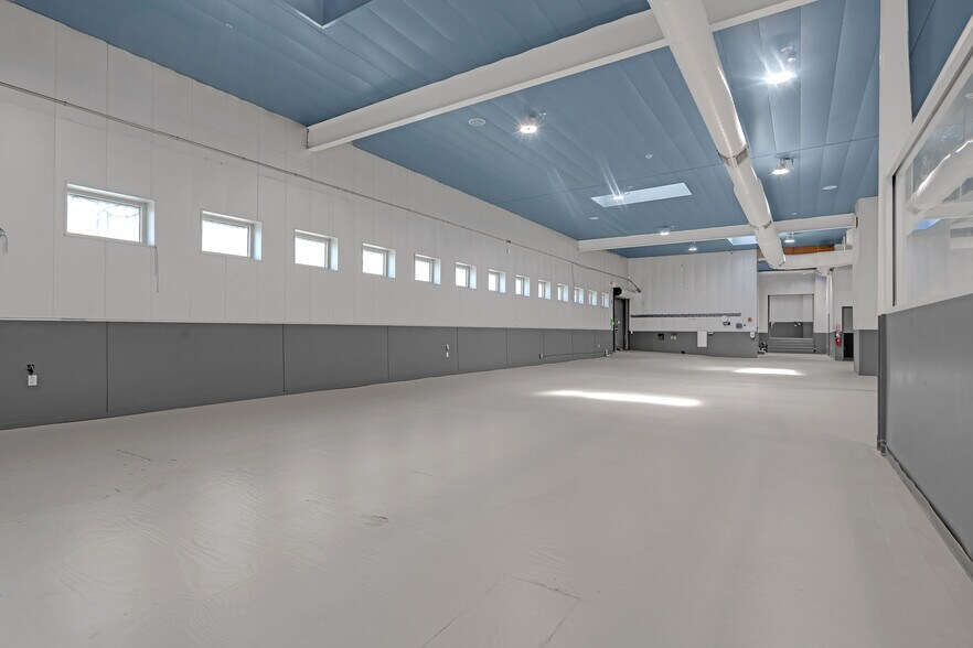 More Photos Of 3114 Tonnelle Ave, North Bergen Showroom For Lease