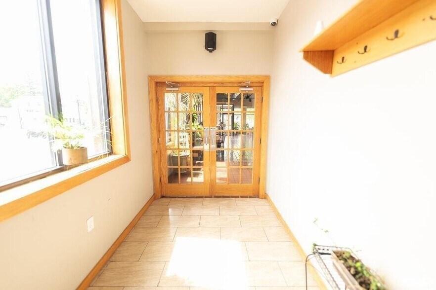 More Photos Of 409 S Walnut St, Bloomington Restaurant For Sale