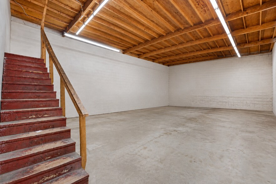 More Photos Of 8916 Corbin Ave, Northridge Freestanding For Lease