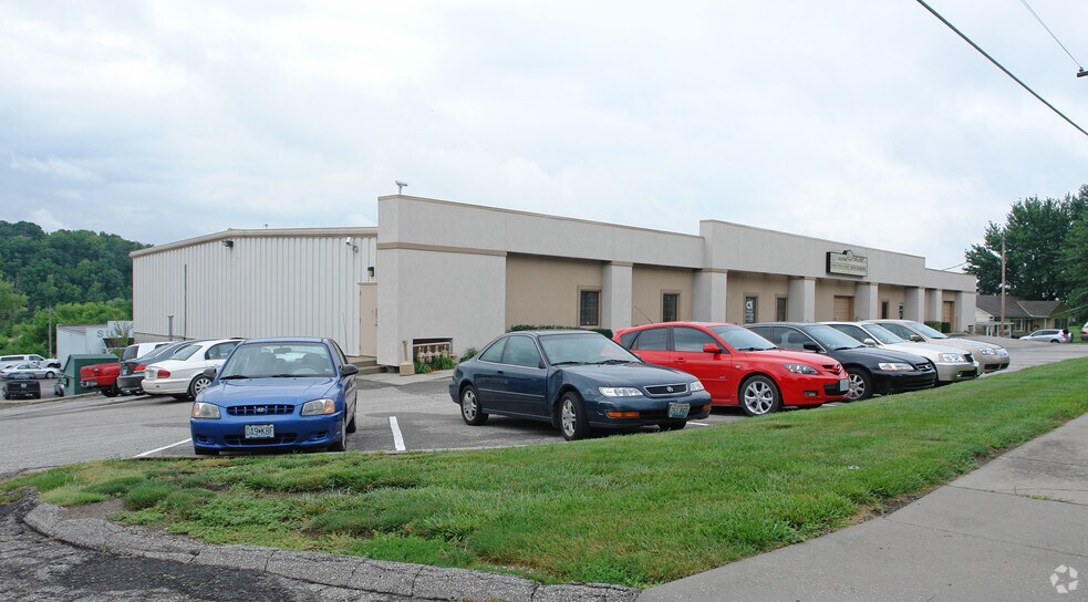 More Photos Of 4311-4343 Merriam Dr, Overland Park Manufacturing For Lease
