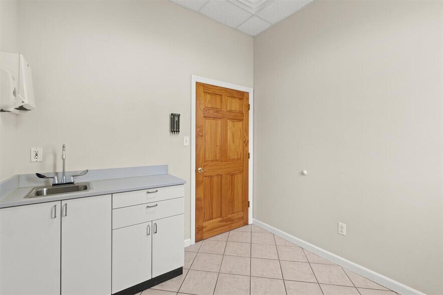 More Photos Of 391 Kennedy Blvd, Bayonne Medical For Sale