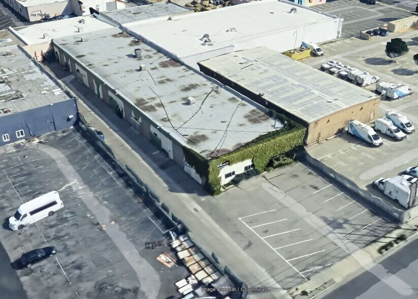 More Photos Of 15201 Keswick St, Van Nuys Warehouse For Lease