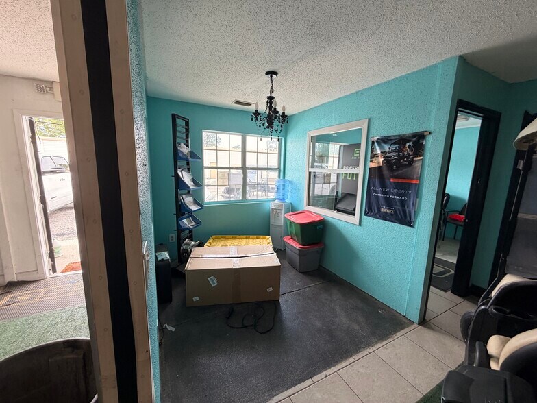 More Photos Of 904 Jan-Mar Ct, Clermont Flex For Lease