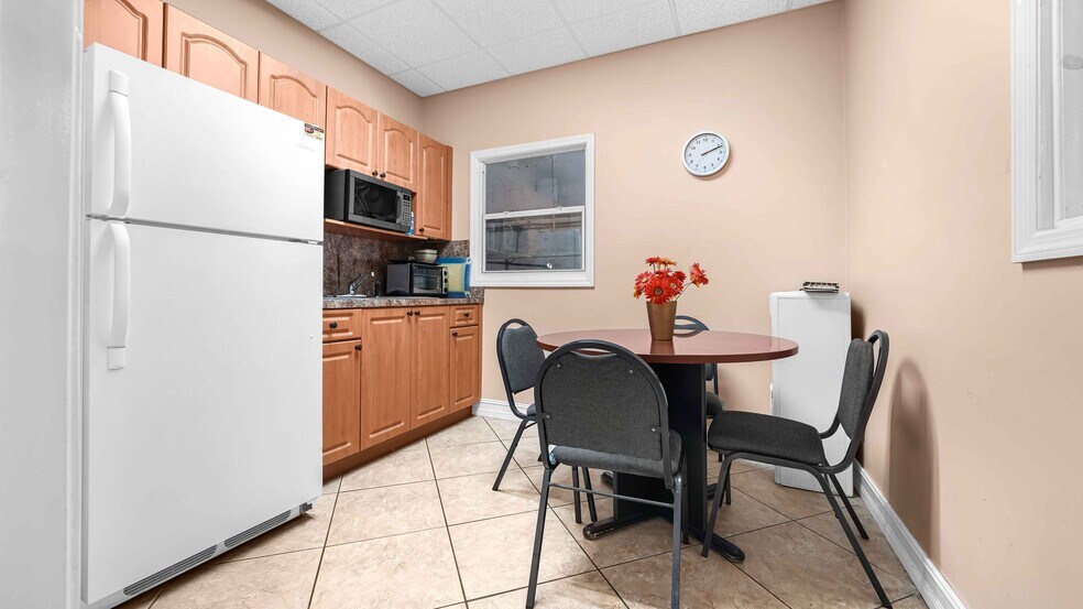 More Photos Of 7450 NW 41st St, Miami Manufacturing For Sale