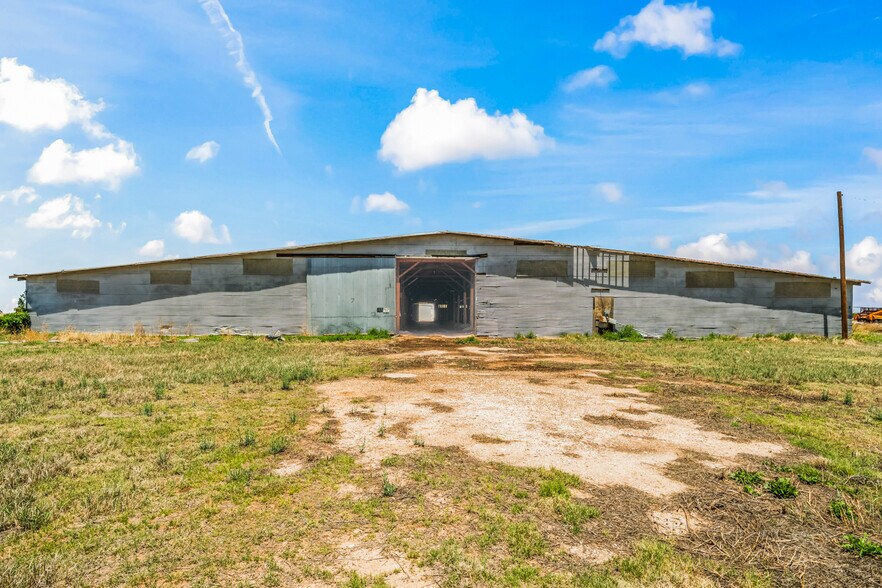 More Photos Of 901 Underwood Street, Littlefield Warehouse For Sale