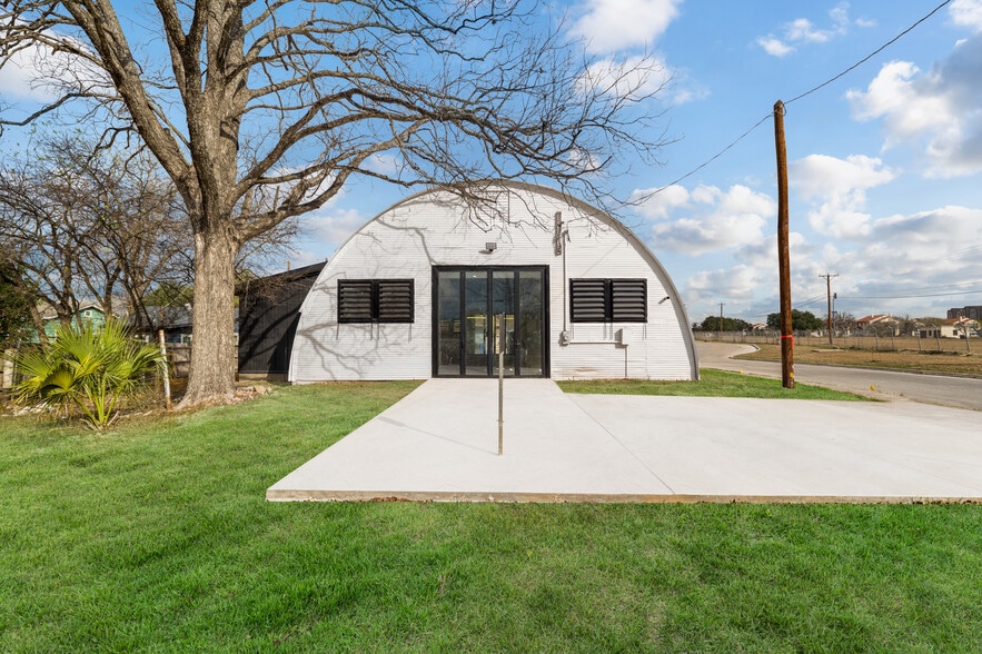 More Photos Of 322 Lucas St, San Antonio Auto Repair For Sale