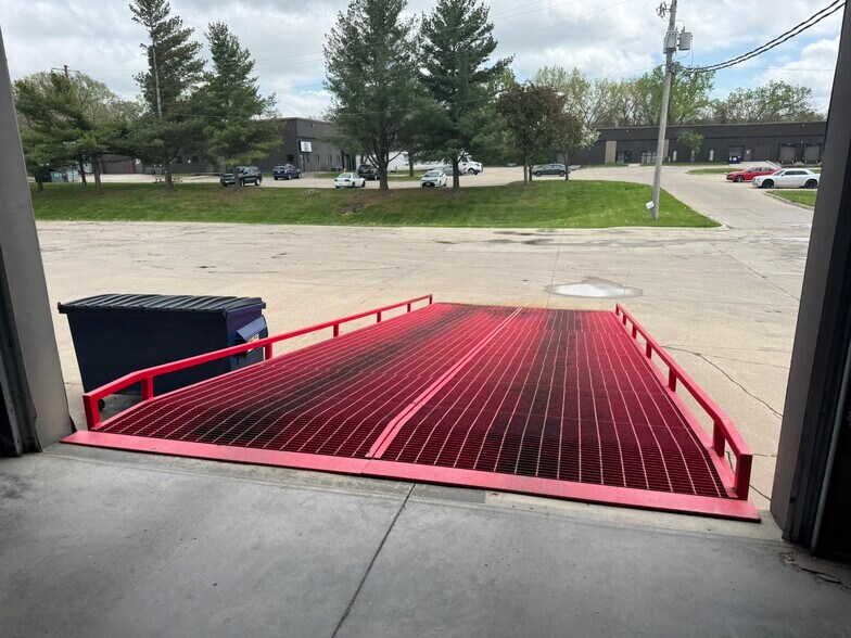 More Photos Of 5034 Park Ave, Des Moines Light Manufacturing For Lease