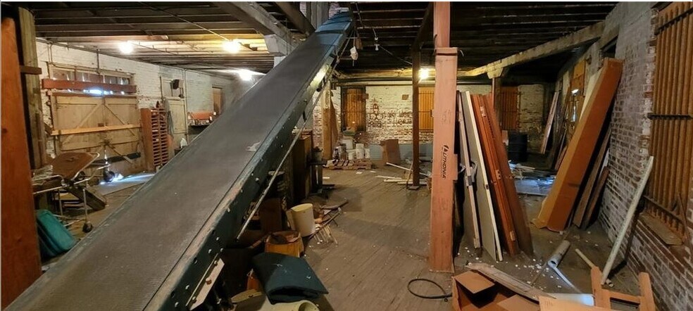More Photos Of 512 Monroe st, Iola Loft Creative Space For Sale