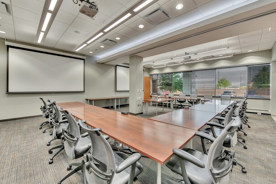 More Photos Of 28333 Telegraph Rd, Southfield Office For Sale