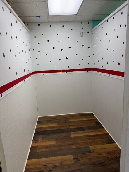 More Photos Of 104 Woodward Hill Rd, Edwardsville Office For Sale