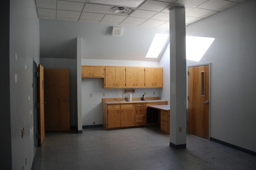 More Photos Of 162 Hegeman Ave, Colchester Medical For Lease