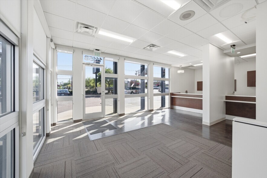 More Photos Of 1115B N Valley Mills Dr, Waco Storefront For Lease