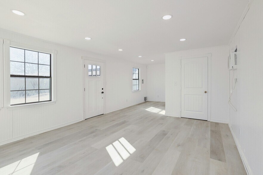 More Photos Of 2028 W Ben White Blvd, Austin Office For Lease