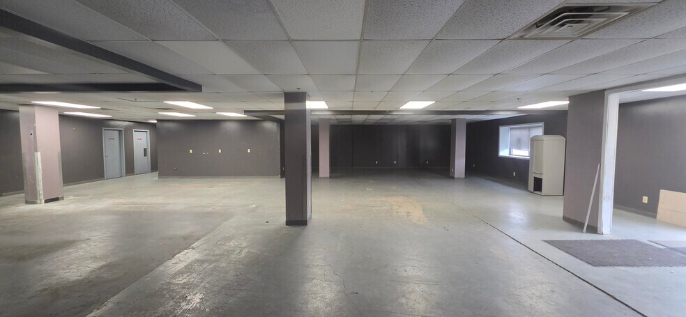 More Photos Of 165 S Platt St, Albion Town Orleans Warehouse For Lease
