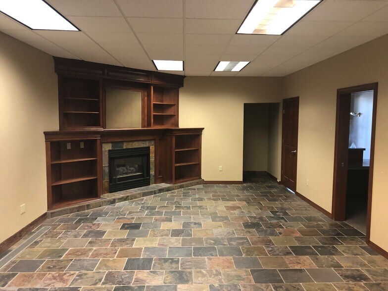 More Photos Of 1045 W Columbia Dr, Kennewick Storefront Retail Office For Sale