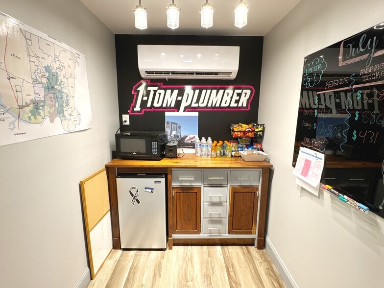 More Photos Of 1916 Jordan Ln NW, Huntsville Freestanding For Sale